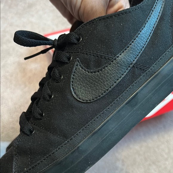 Nike Men's Black Sneakers - Picture 3 of 5